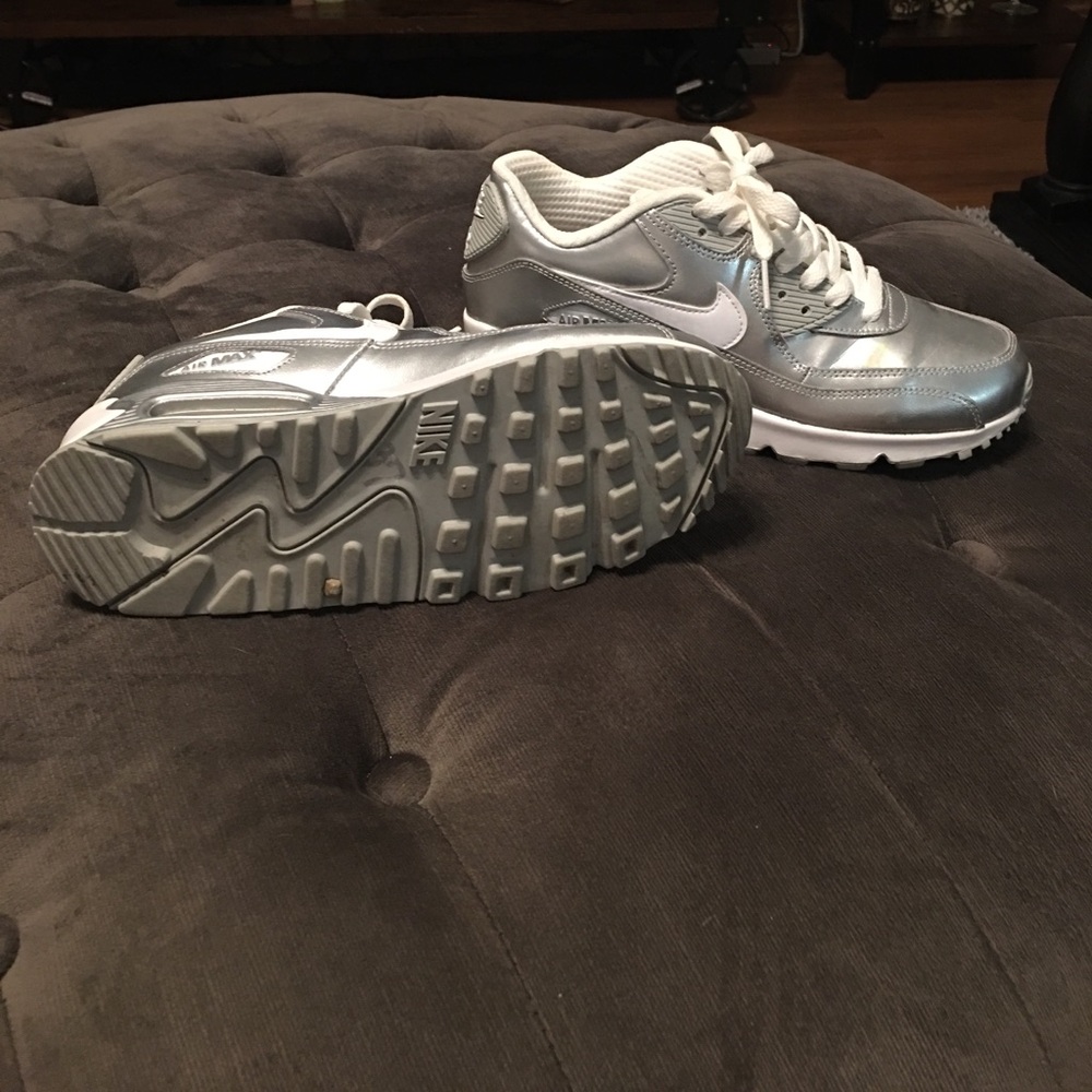 Nike Air Max Athletic Sneakers Silver White - Picture 2 of 3